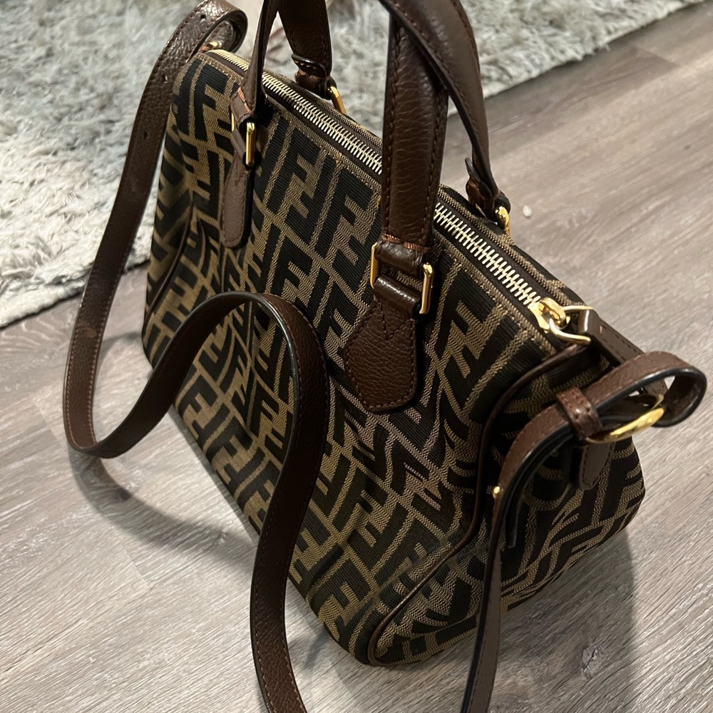 Cute fendi slouch bag in brown color. Still in great condition.